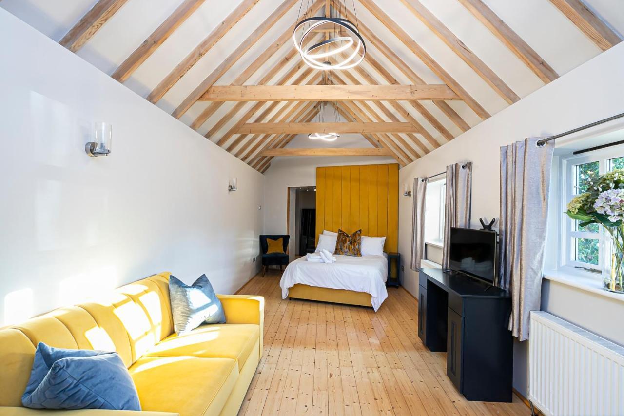 Pages Hotel And Guesthouse Harlow Zewnętrze zdjęcie