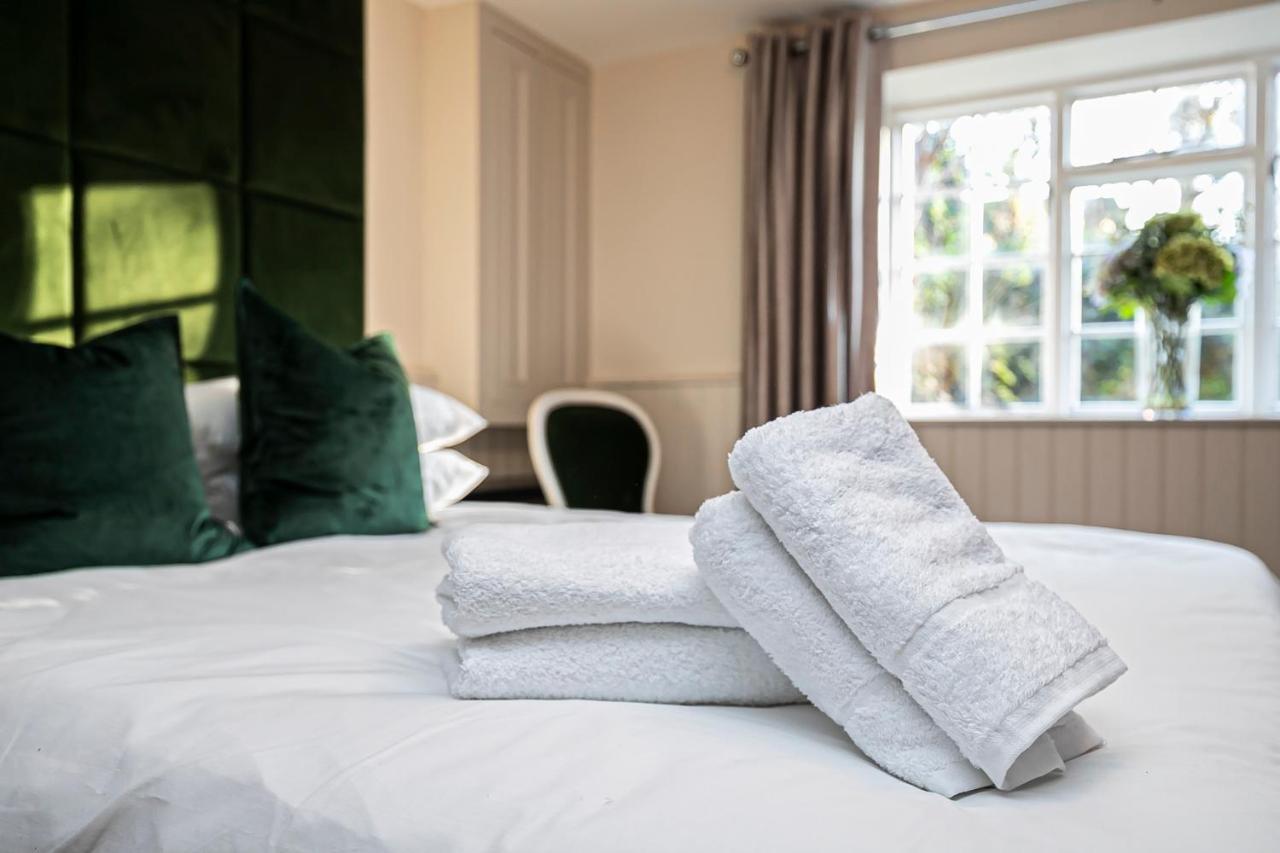 Pages Hotel And Guesthouse Harlow Zewnętrze zdjęcie