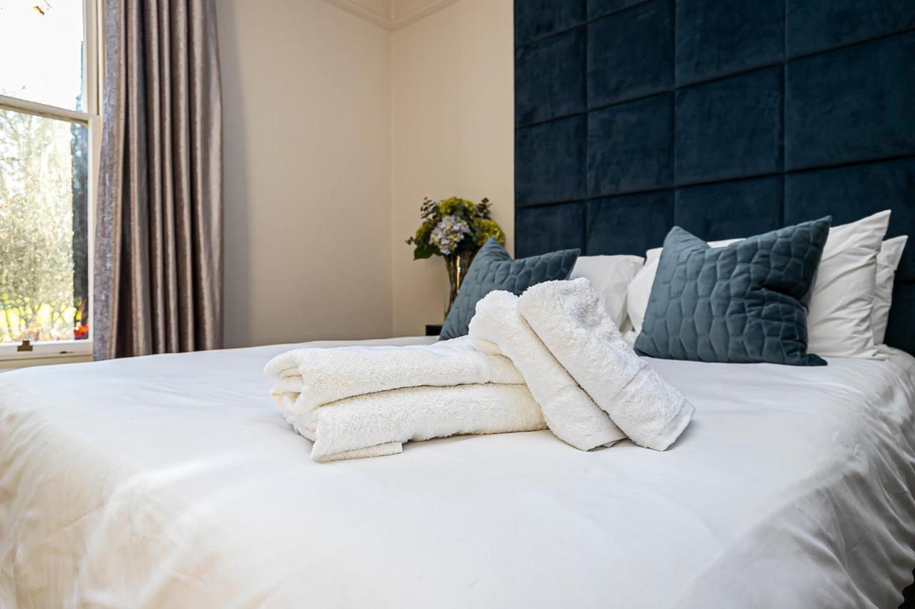 Pages Hotel And Guesthouse Harlow Zewnętrze zdjęcie