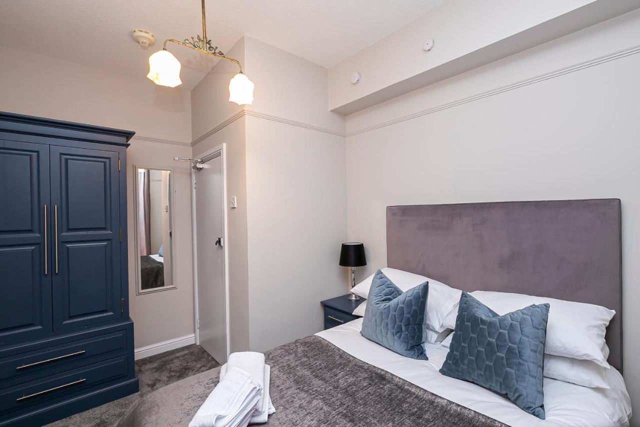 Pages Hotel And Guesthouse Harlow Zewnętrze zdjęcie