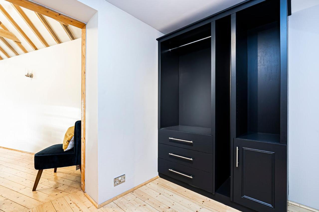 Pages Hotel And Guesthouse Harlow Zewnętrze zdjęcie