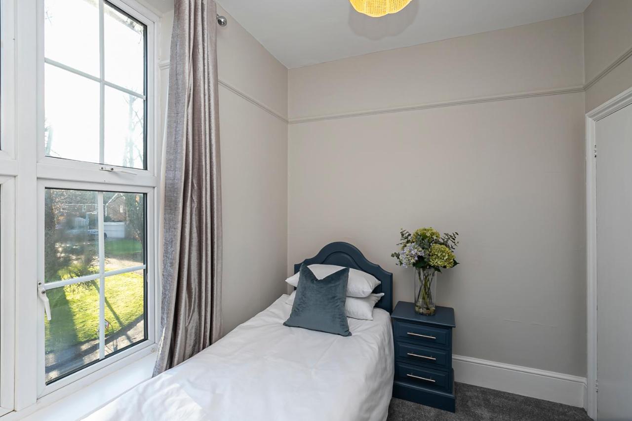 Pages Hotel And Guesthouse Harlow Zewnętrze zdjęcie