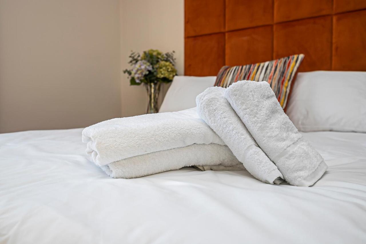Pages Hotel And Guesthouse Harlow Zewnętrze zdjęcie