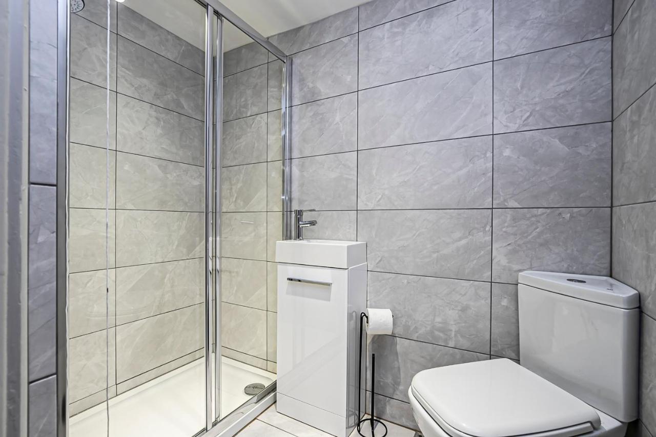 Pages Hotel And Guesthouse Harlow Zewnętrze zdjęcie