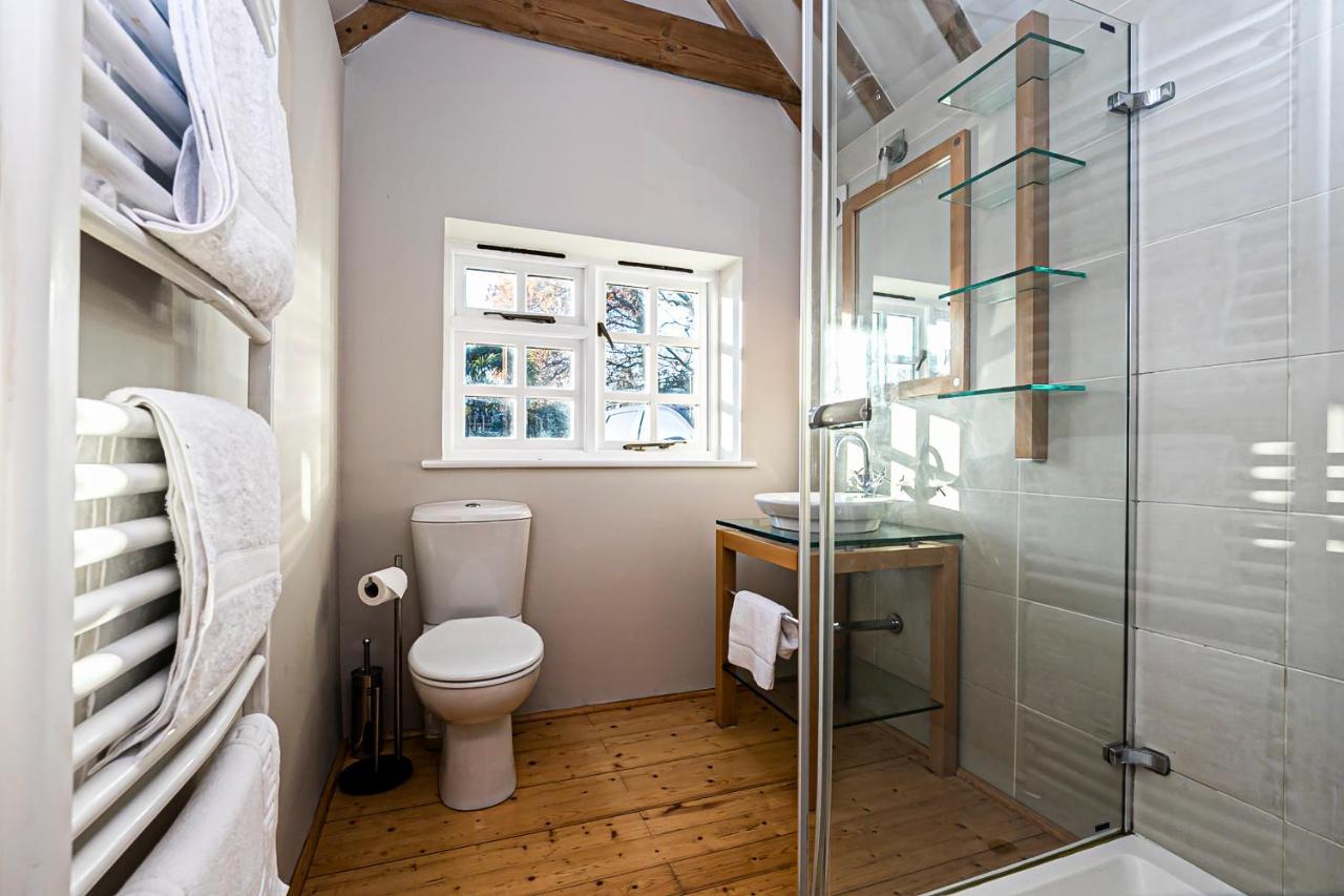 Pages Hotel And Guesthouse Harlow Zewnętrze zdjęcie