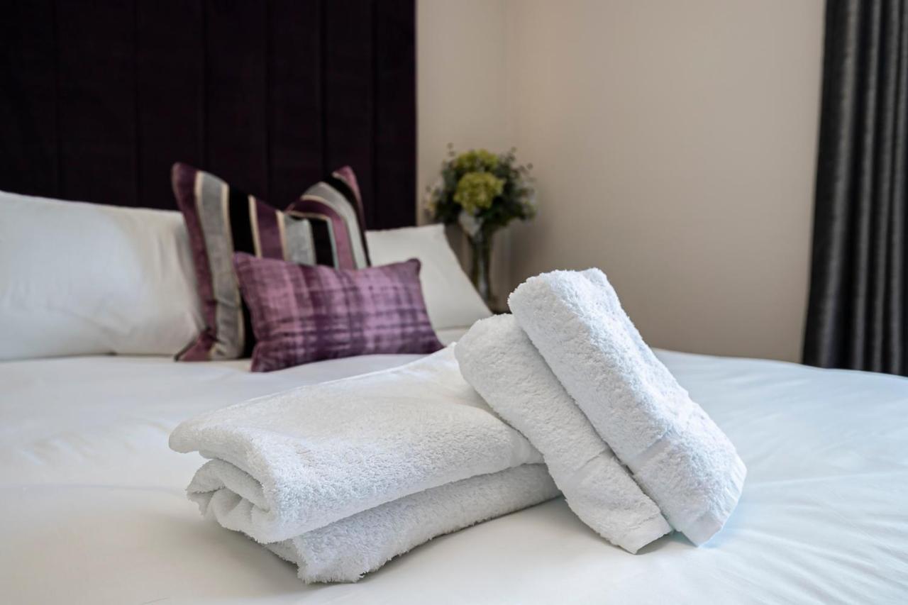 Pages Hotel And Guesthouse Harlow Zewnętrze zdjęcie