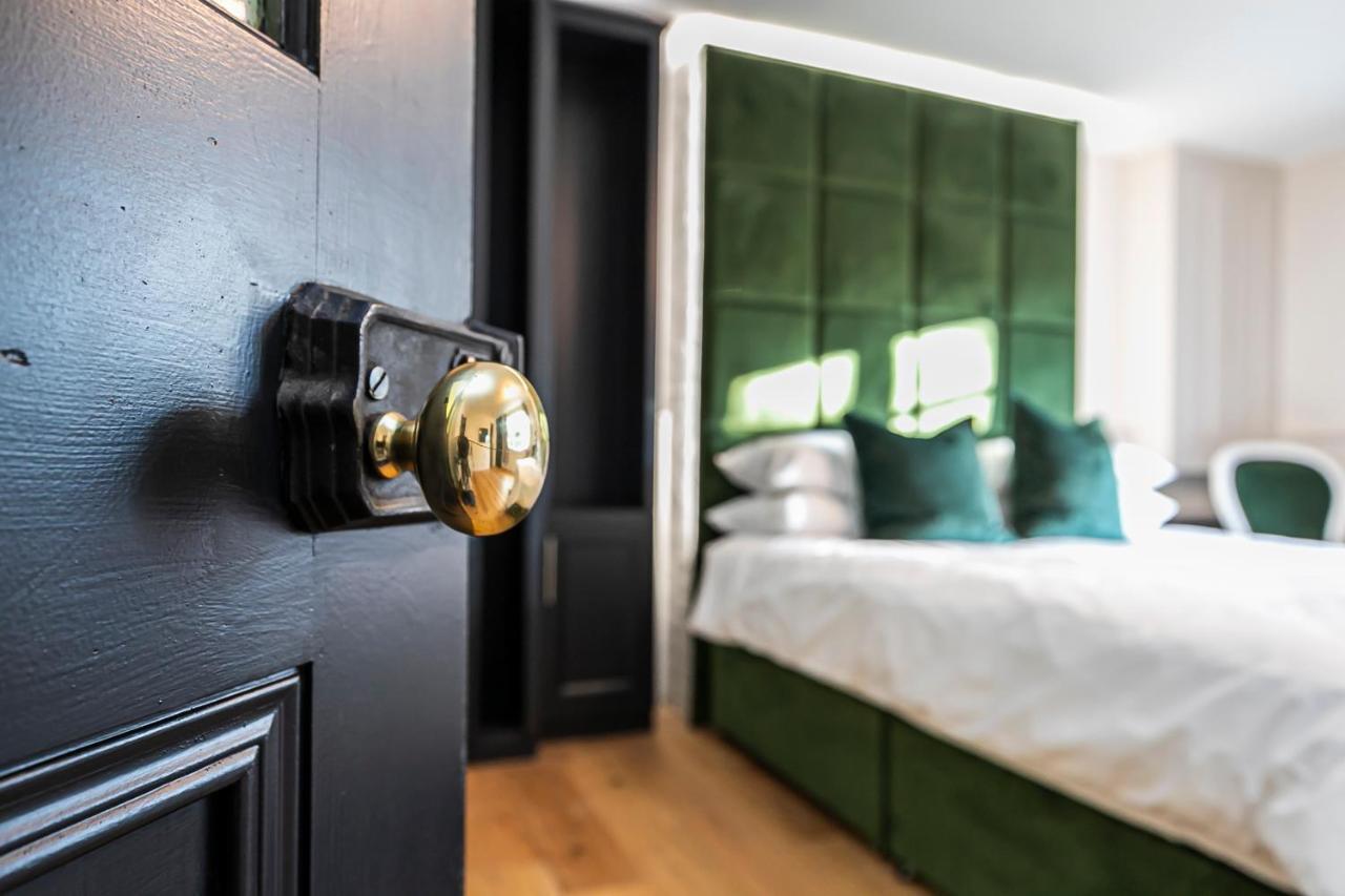 Pages Hotel And Guesthouse Harlow Zewnętrze zdjęcie